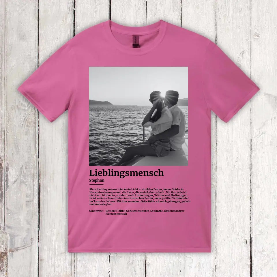 Personalisiertes T-Shirt: Defintion Lieblingsmensch mit Foto - Individuelles T-Shirt | Personalize Palace