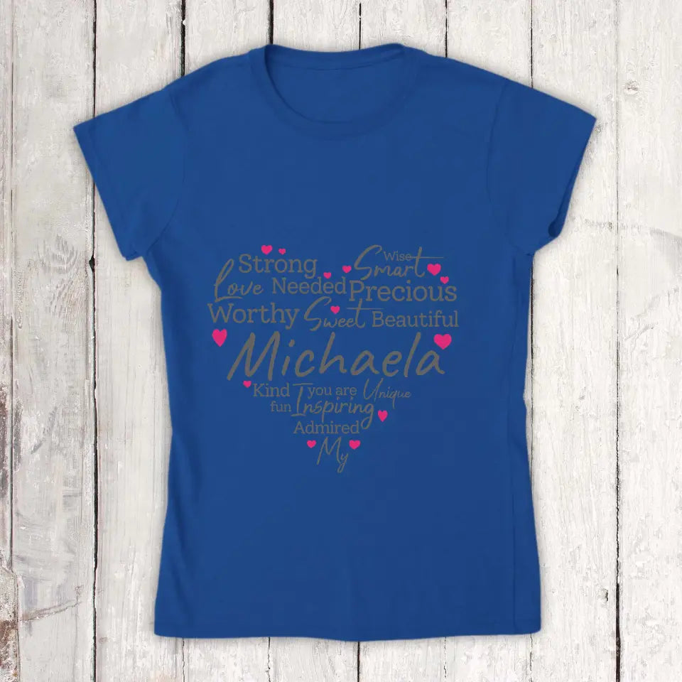 Eigenschaften einer Mutter, Oma oder einer starken Frau - Individuelles T-Shirt | Personalize Palace
