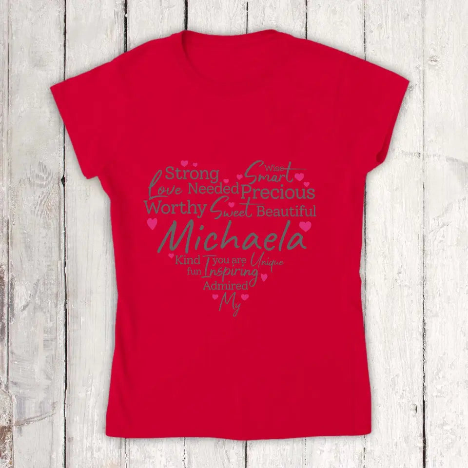 Eigenschaften einer Mutter, Oma oder einer starken Frau - Individuelles T-Shirt | Personalize Palace