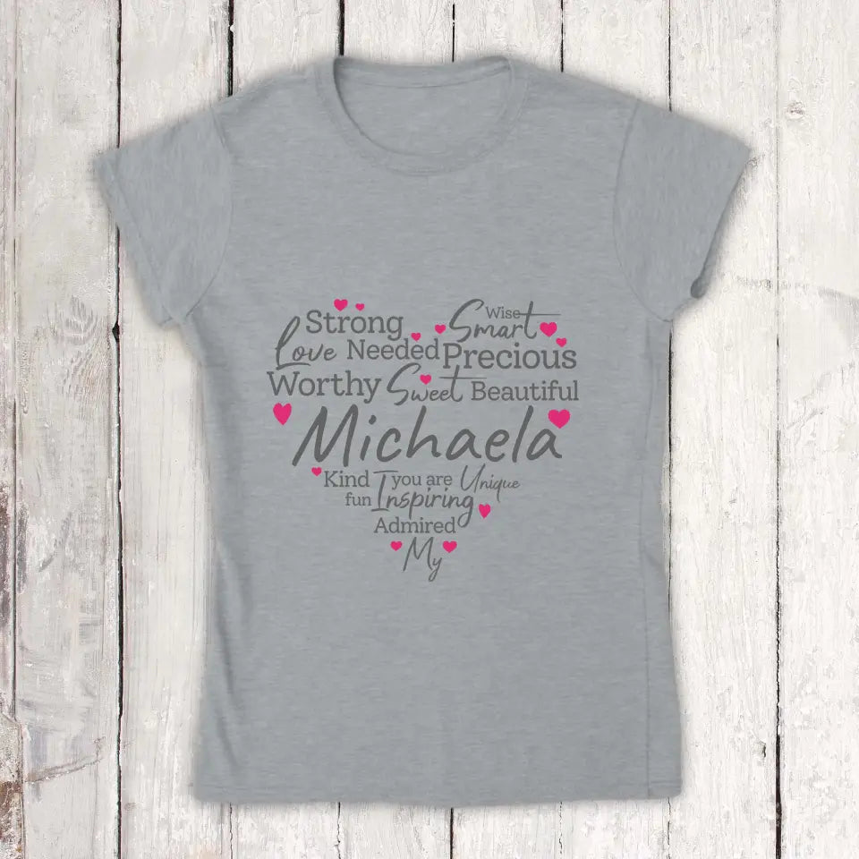 Eigenschaften einer Mutter, Oma oder einer starken Frau - Individuelles T-Shirt | Personalize Palace