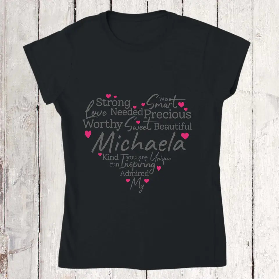 Eigenschaften einer Mutter, Oma oder einer starken Frau - Individuelles T-Shirt | Personalize Palace