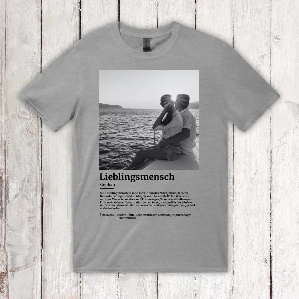 Personalisiertes T-Shirt: Defintion Lieblingsmensch mit Foto - Individuelles T-Shirt | Personalize Palace
