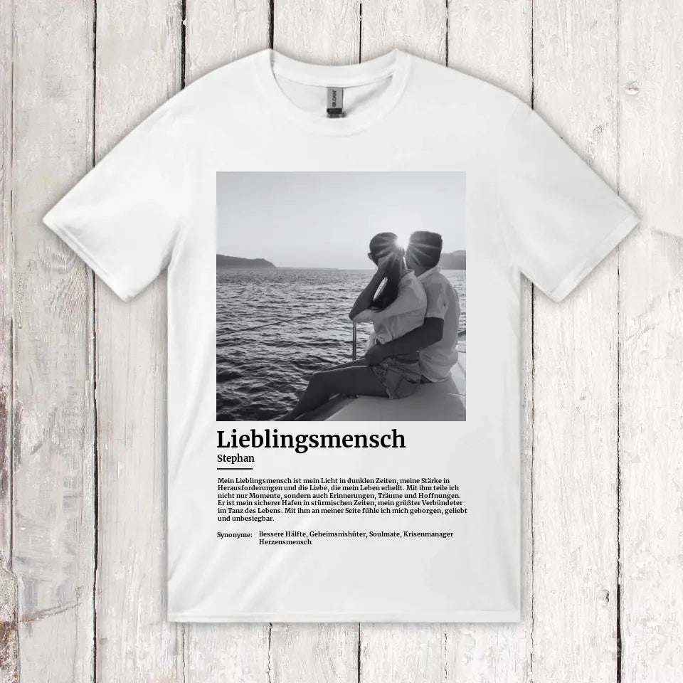 Personalisiertes T-Shirt: Defintion Lieblingsmensch mit Foto - Individuelles T-Shirt | Personalize Palace