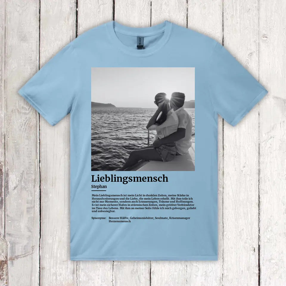 Personalisiertes T-Shirt: Defintion Lieblingsmensch mit Foto - Individuelles T-Shirt | Personalize Palace