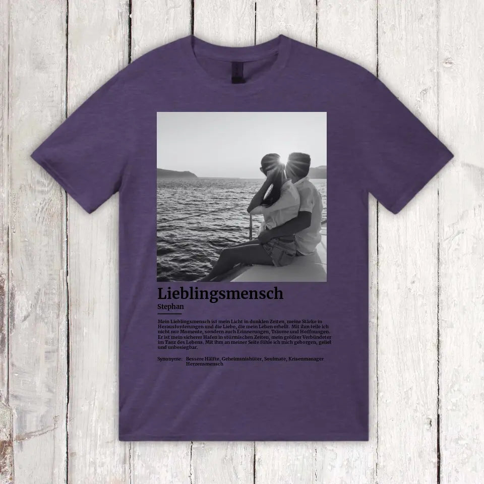 Personalisiertes T-Shirt: Defintion Lieblingsmensch mit Foto - Individuelles T-Shirt | Personalize Palace