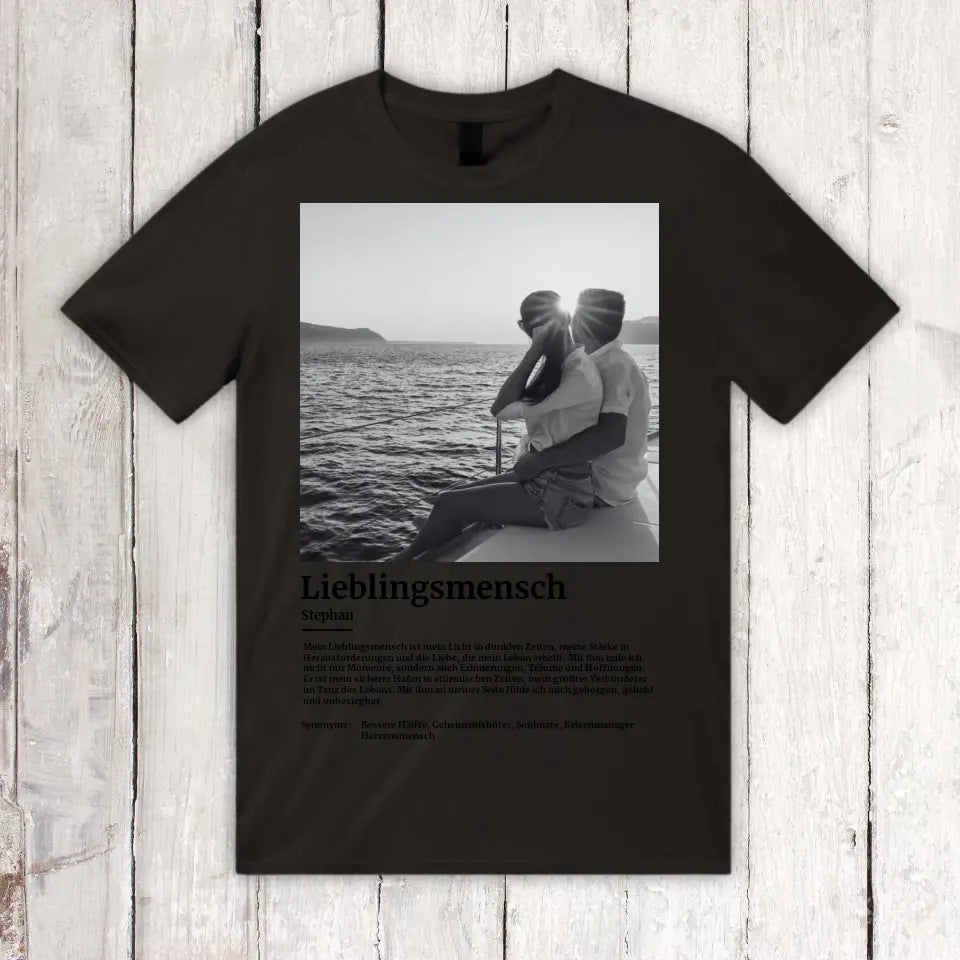 Personalisiertes T-Shirt: Defintion Lieblingsmensch mit Foto - Individuelles T-Shirt | Personalize Palace