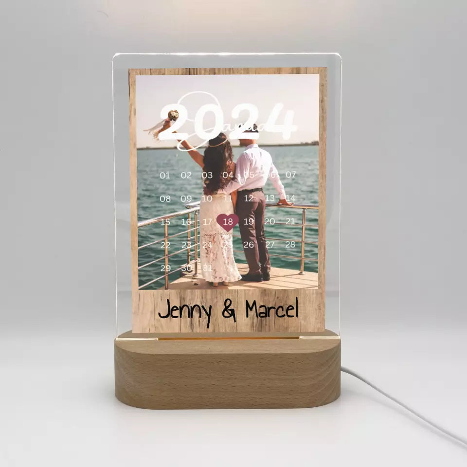 Personalisierte LED Bilder: Euer besonderer Moment - Individuelles Acryl Glas mit Ständer | Personalize Palace