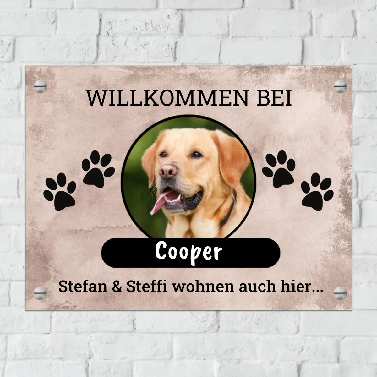 Personalisiertes Schild: Hunde Gartenschild "Hier wacht" - Individuelles Metallschild | Personalize Palace