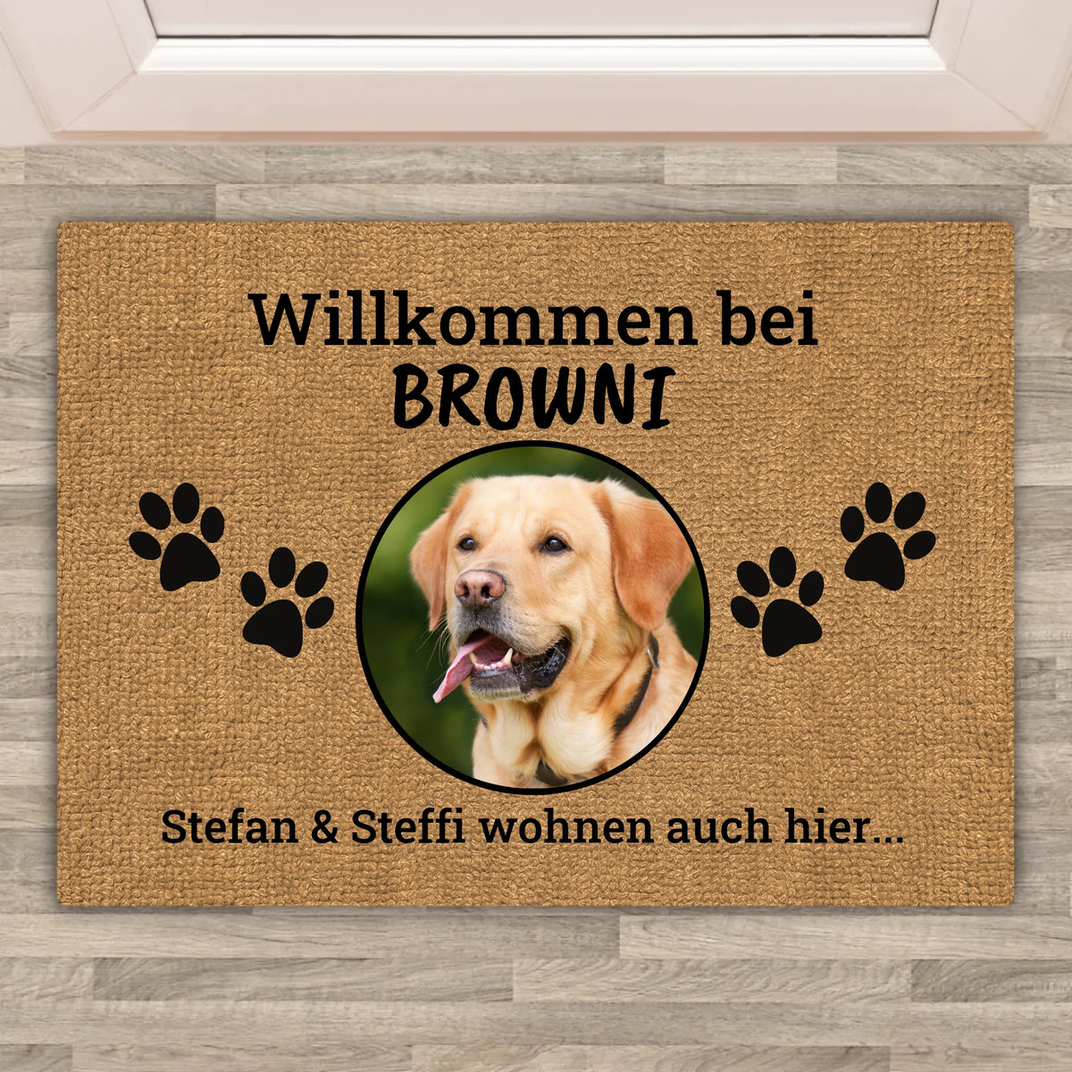 Personalisierte Fußmatte: Willkommen bei - individuelle Cartoon Hunde Fußmatte | Personalize Palace