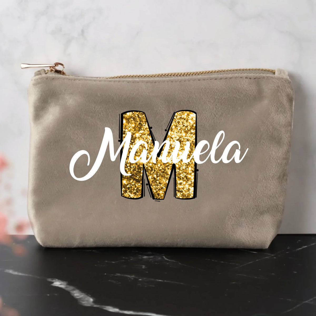 Initial mit Name - Individuelle Samt Kosmetiktasche | Personalize Palace