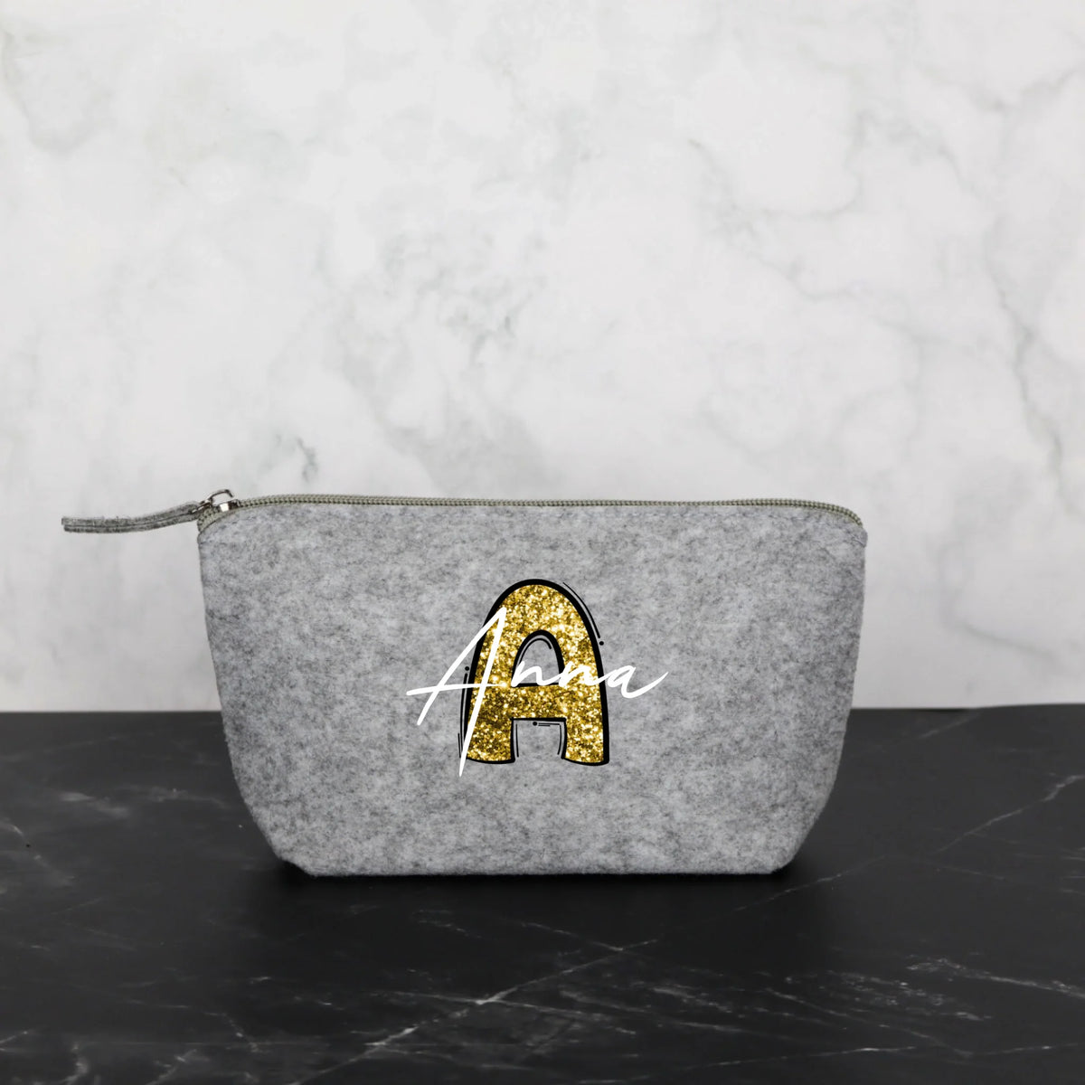 Initiale mit Namen- Individuelle Filz Kosmetiktasche | Personalize Palace