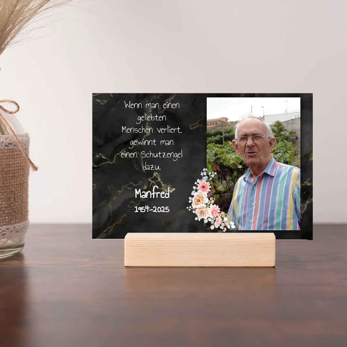 Personalisierte LED Bilder: Trauerschild mit Foto und Text - Individuelles Acryl Glas mit Holzständer | Personalize Palace
