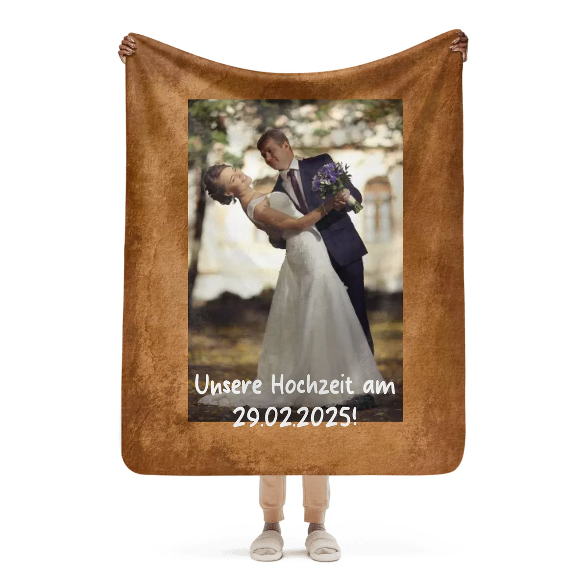 05_sherpablanket_onwoman_50x60_base_whitebg