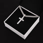 Personalisierter Schmuck: Graviertes Stahl-Kreuz - individuelle Halskette | Personalize Palace