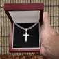 Personalisierter Schmuck: Graviertes Stahl-Kreuz - individuelle Halskette | Personalize Palace